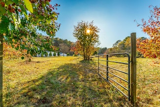 633 E Garden Farm Rd, Rossville, GA 30741