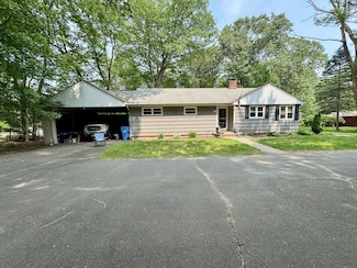 141 Vernon St W, Manchester, CT 06042
