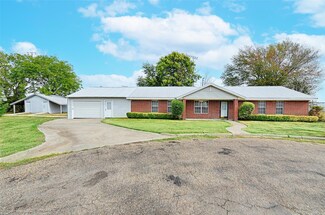 122 N 10th St, Mabank, TX 75147