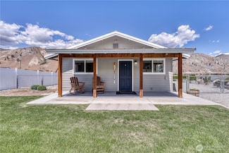 421 Lakeview Dr, Orondo, WA 98843