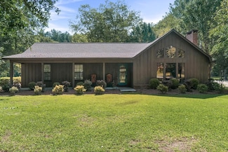 1104 Willow St, Sandersville, MS 39477