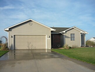 701 S Meadows Dr, Hesston, KS 67062