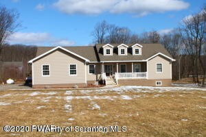 31 Oak Ln, Waymart, PA 18472
