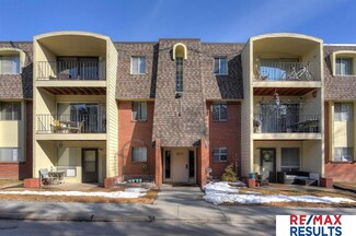 1231 S 121st Plaza Unit 212, Omaha, NE 68144