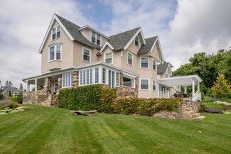 212 Ocean Ave, Kennebunkport, ME 04046