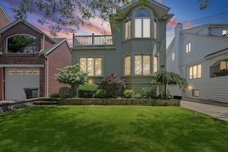 456 Beach 145th St, Rockaway Park, NY 11694