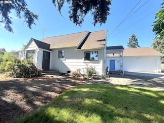 1049 Mckinley St, Woodburn, OR 97071