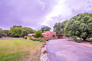 5715 Tinnin Rd NW, Los Ranchos, NM 87107