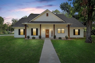 306 Eagle Dr, Eddy, TX 76524