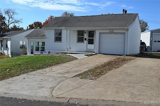 9510 Lydell Dr, Saint Louis, MO 63123