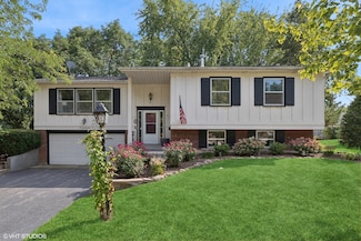 16 Red Haw Ln, Lake Zurich, IL 60047
