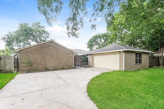 8007 Breda Dr, Baytown, TX 77521