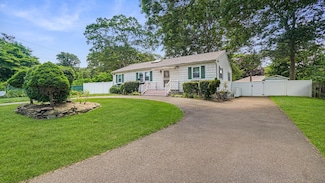 70 Wilson Ave, Mastic Beach, NY 11951
