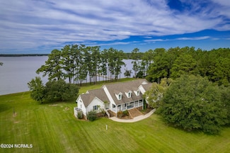 300 Carraway McIntyre Ln, Beaufort, NC 28516