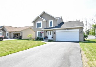 1449 Evergreen Dr, Lake View, NY 14085