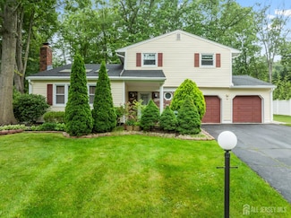 14 Bosko Dr, East Brunswick, NJ 08816