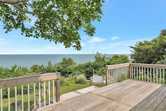 48 Crows Nest Dr, Riverhead, NY 11901