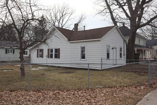 8 S Lake St, Grant, MI 49327