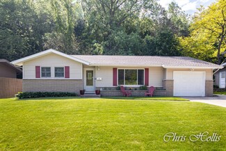 1528 Mount Mercy Dr NW, Grand Rapids, MI 49504