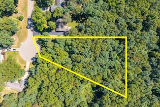64789 Winterwoods Dr, Lawton, MI 49065