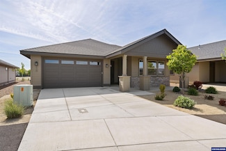 2528 NW Redwood Cir, Redmond, OR 97756