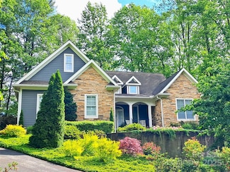 69 Benhurst Ct, Hendersonville, NC 28791