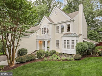 2670 Hillsman St, Falls Church, VA 22043