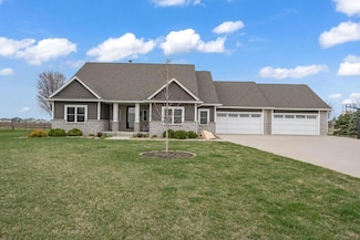706 Pleasant St SE, Bondurant, IA 50035