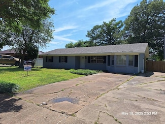 909 Stiles St, Clarksdale, MS 38614