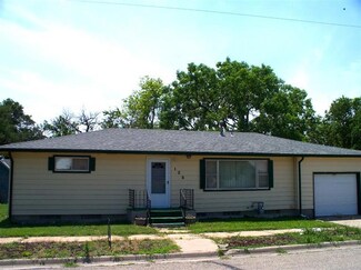 106 6th St, Gorham, KS 67640