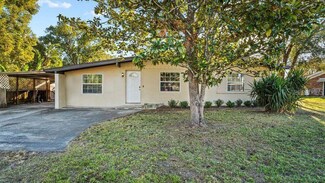 6208 10th St, Zephyrhills, FL 33542