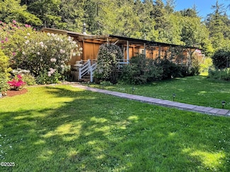 809 SW Wakonda Beach Rd, Waldport, OR 97394