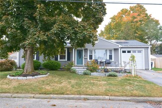 27 Primrose Dr, Riverside, RI 02915