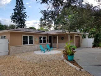 6380 8th Ave N, Saint Petersburg, FL 33710