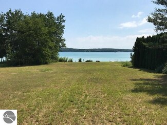 11724 Clearview Dr, Williamsburg, MI 49690
