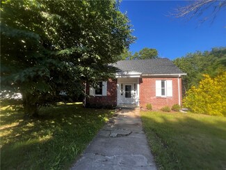 92 N Main St, Pascoag, RI 02859