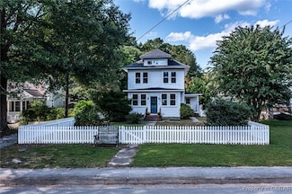 128 Steamboat Rd, Irvington, VA 22480
