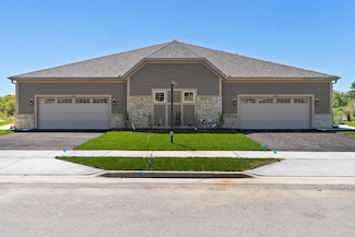 424 Standing Stone Dr Unit 9-17, Waukesha, WI 53189