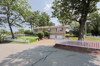 4 Colonial Rd, Webster, MA 01570