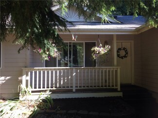 7050 E Crestwood Ct, Port Orchard, WA 98366