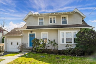 3 Soundview Dr, Larchmont, NY 10538