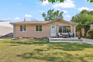 21631 Laurel St, Clinton Township, MI 48035
