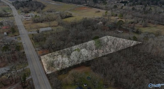 3303 E Willow St, Scottsboro, AL 35768
