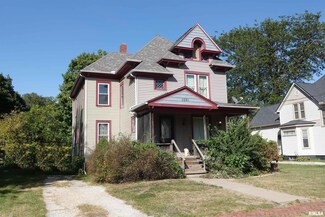 1021 E Brooks St, Galesburg, IL 61401