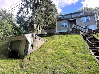 8 Hillside Dr, Fairmont, WV 26554
