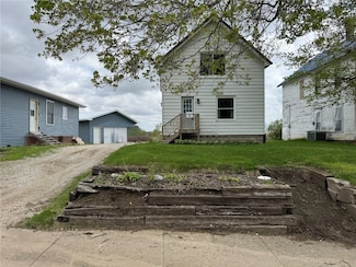 1609 11th Ave, Belle Plaine, IA 52208