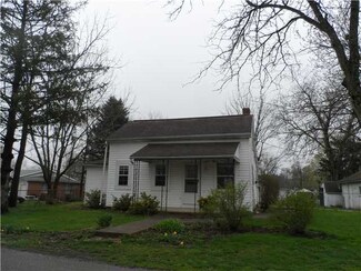153 W Pearl St, West Jefferson, OH 43162