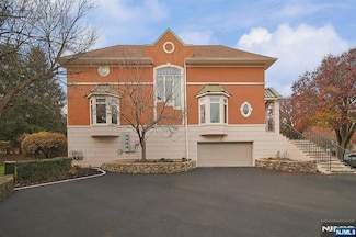 112 Winding Creek, Westwood, NJ 07675