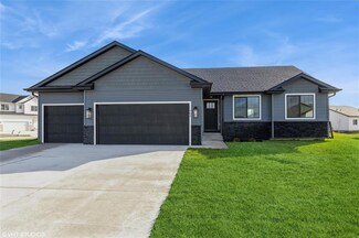 705 NW Prairie Rose Ln, Waukee, IA 50263