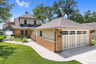 4725 Motorway Dr, Waterford, MI 48328